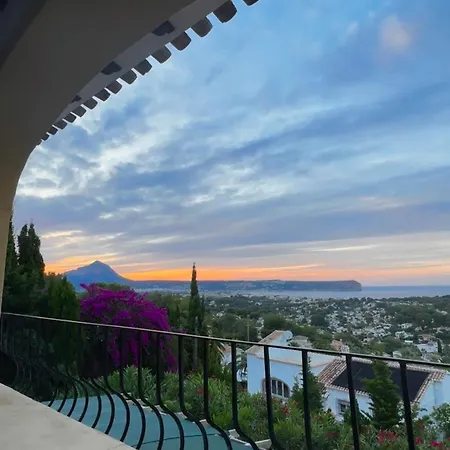 Coastal Villa, Sea Views, Private Pool, Bbq & Outdoor Dining