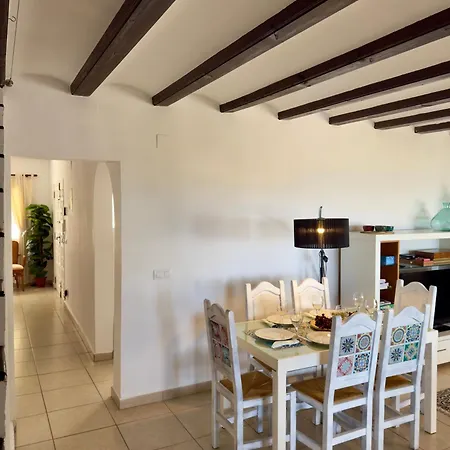 Villa Coastal Villa, Sea Views, Private Pool, Bbq & Outdoor Dining