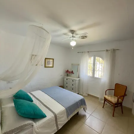 Coastal Villa, Sea Views, Private Pool, Bbq & Outdoor Dining Villa
