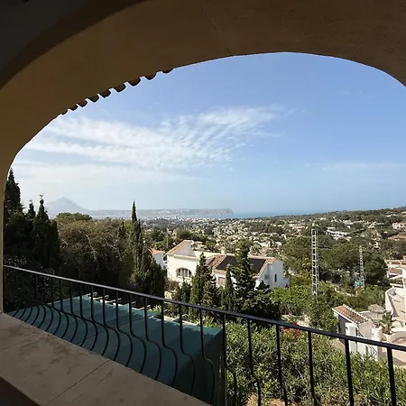 Coastal Villa, Sea Views, Private Pool, Bbq & Outdoor Dining